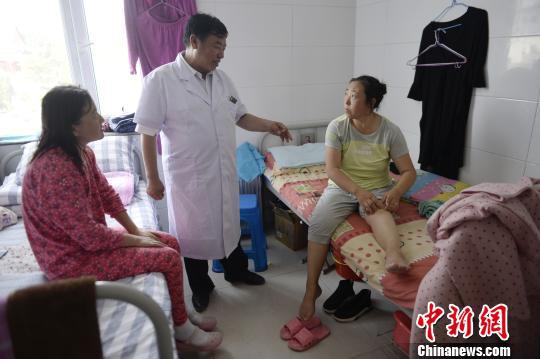 草原名医王布和：帮助困难患者“有钱没钱都给看病”