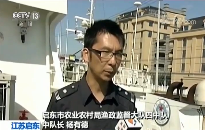 江苏启东61岁渔民海上受伤 渔政船及时成功救援