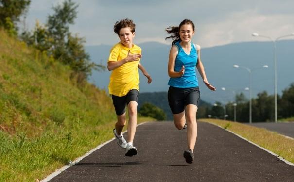 跳绳运动减脂效果极好，甚至比跑步还好，瘦身的人不要错过