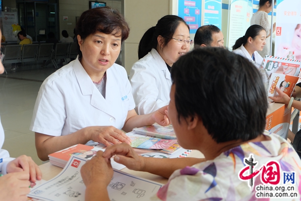 ​单县中心医院举行儿童用药安全公益宣传活动
