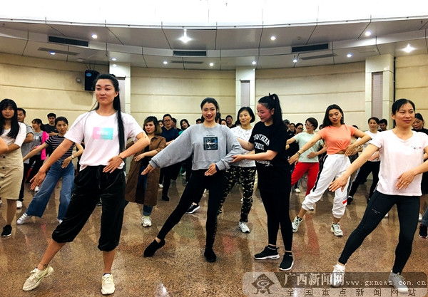 桂林市举办健美操啦啦操教练员、裁判员培训班