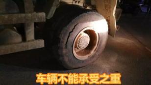 广东查获多辆“百吨王“ 有一辆被查时车胎竟冒白烟